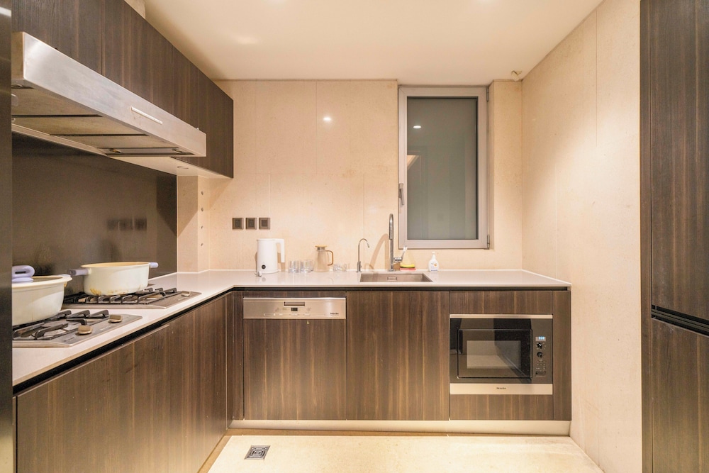 Zhome-Three Bedroom Luxury Suite2
