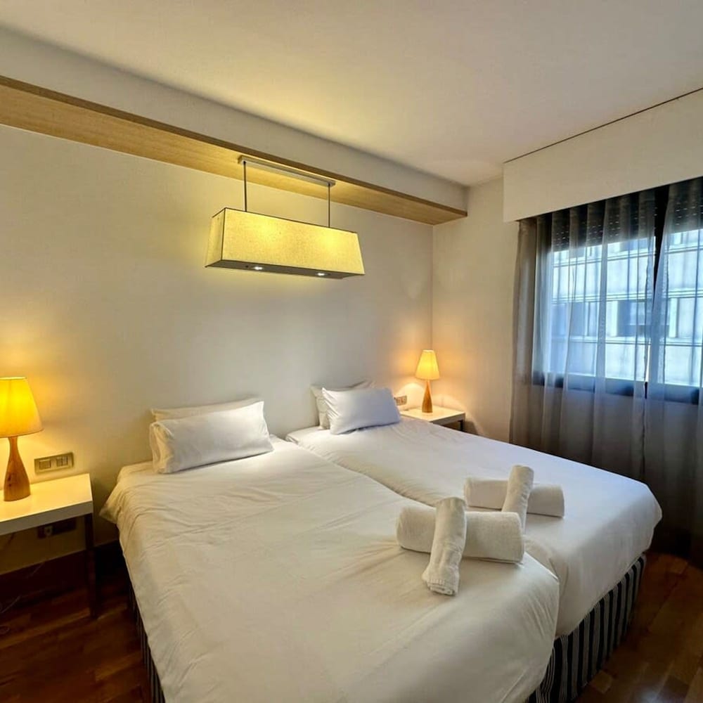 Engracia Square 1-bedroom Apartment in Chamber