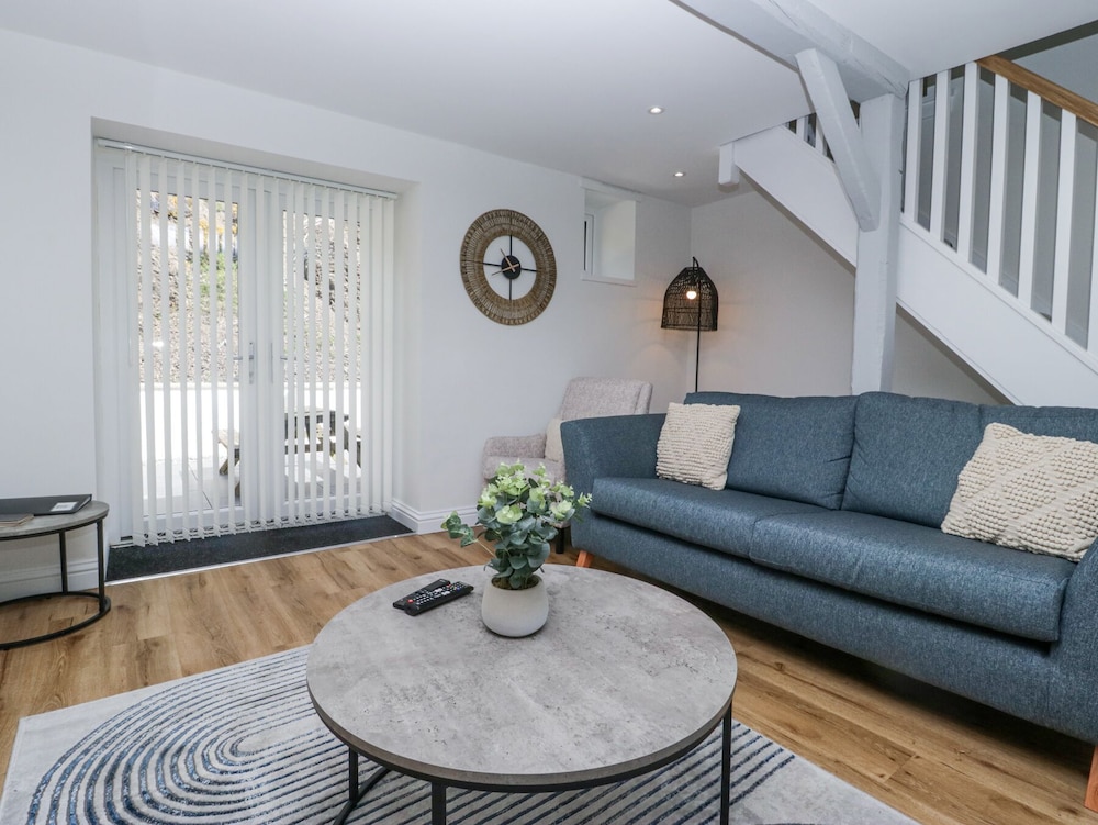 Riverside Cottage No 4