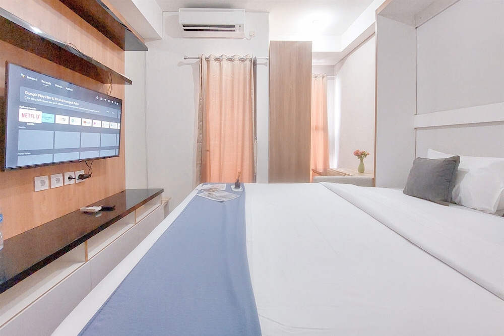 Restful And Cozy Studio At Transpark Bintaro Apartment