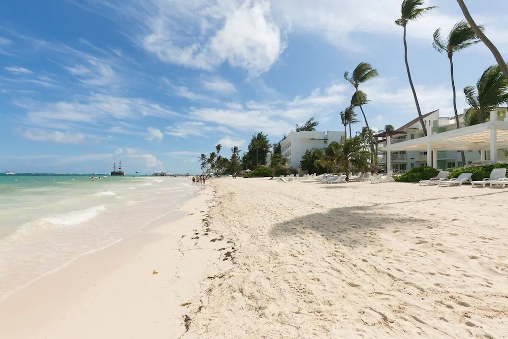 Magic Cortesea luxury beach