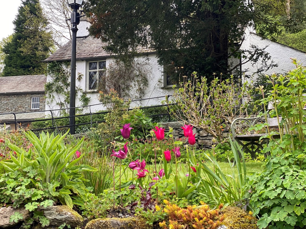 Dove Holme Cottage