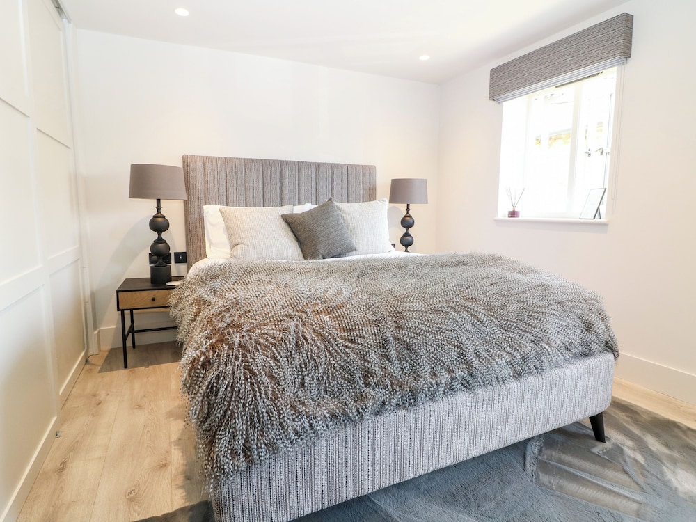12 Manor Farm Close