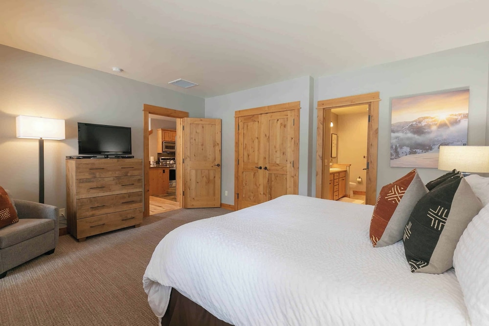 Lake Tahoe Vacations - The Cottages at Old Greenwood - Property Image 2