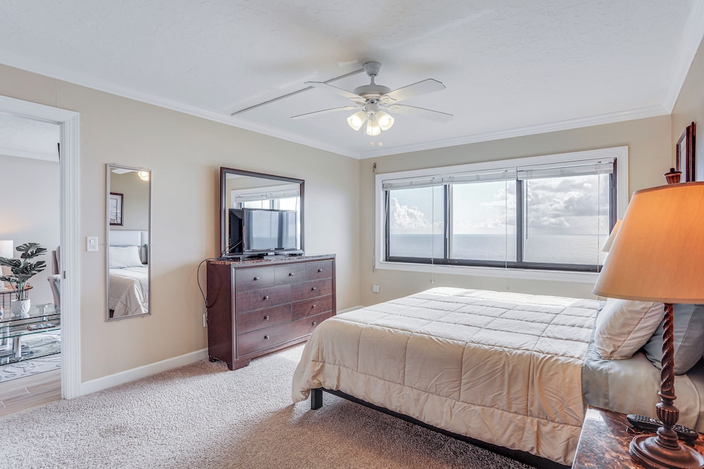 Oceanfront Fort Pierce Condo: Pool & Beach Access!
