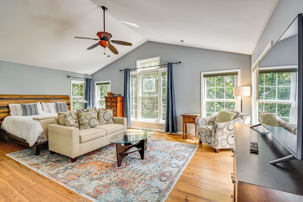 30 Acres & Pond: North Georgia Mtn Farmhouse