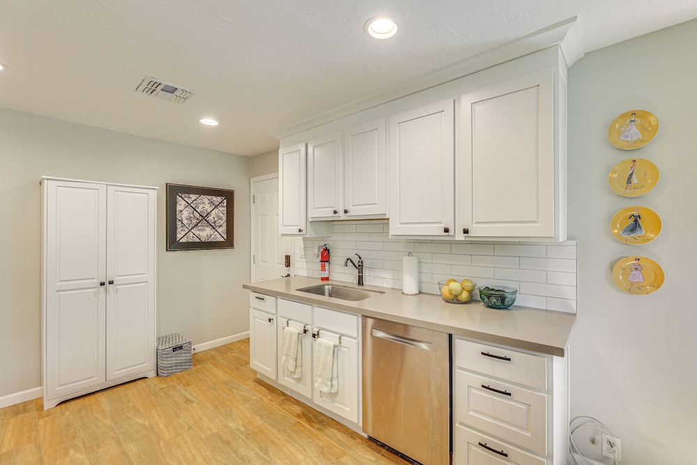 Large Yard & Patio: Historic District Home in Mesa