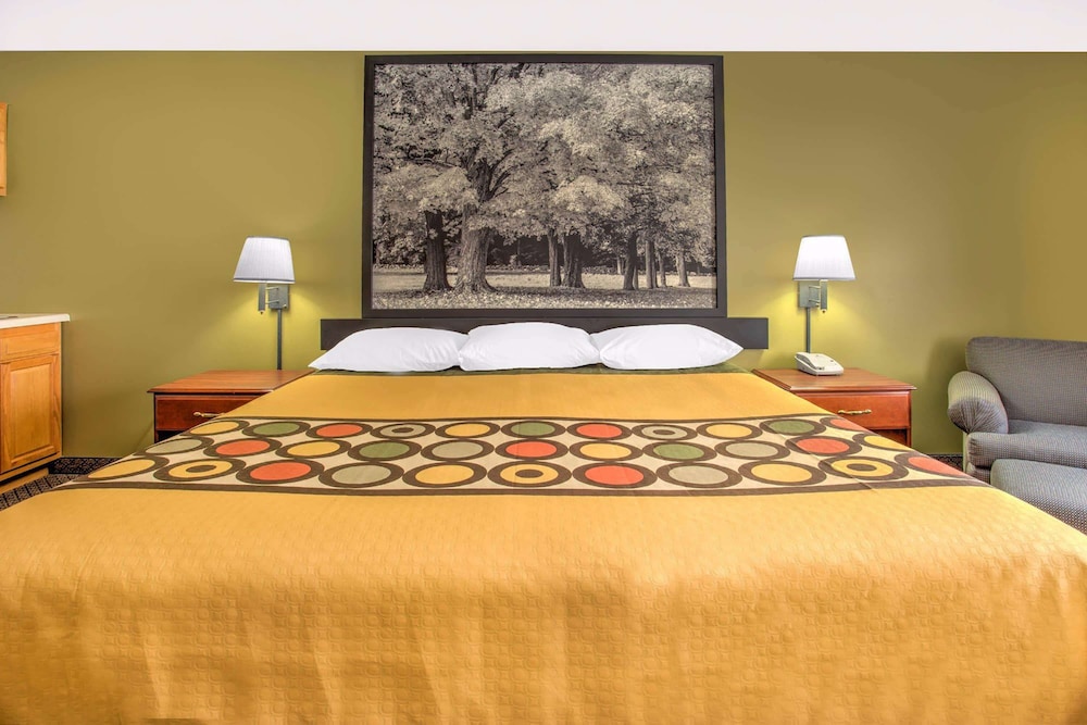 Super 8 by Wyndham Galva - Property Image 8