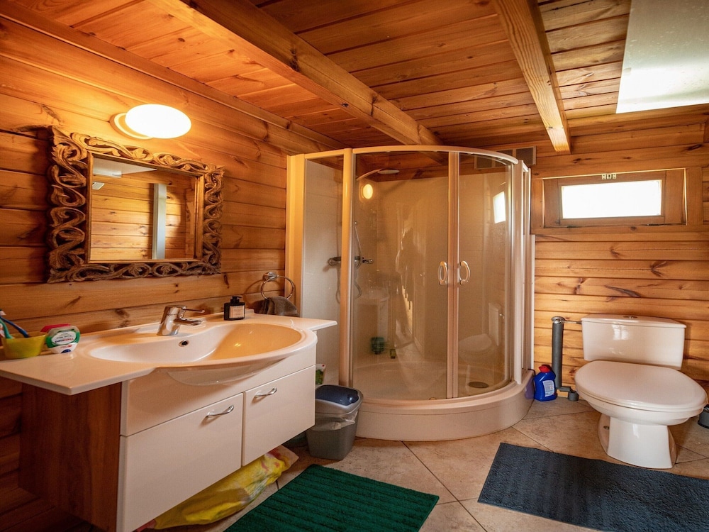 Forestside Chalet With Charm