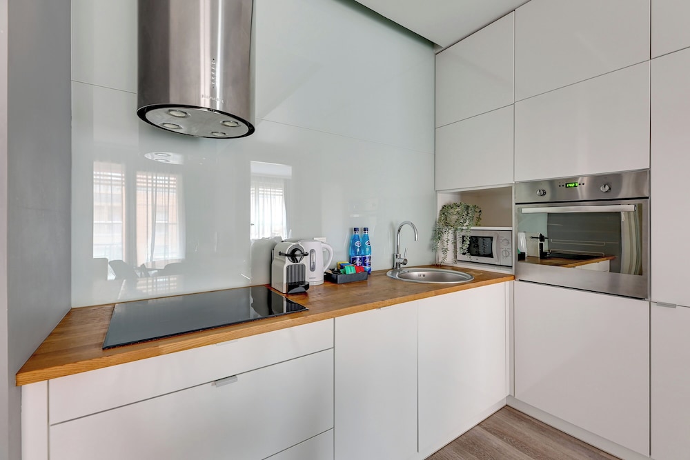 Aura - Riverside & Parking by Downtown Apartments