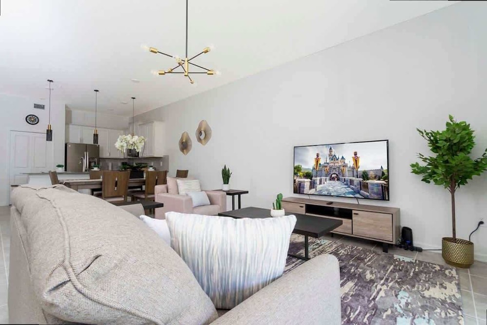 Modern 2Bd Townhome Minutes to Disney w Waterpark