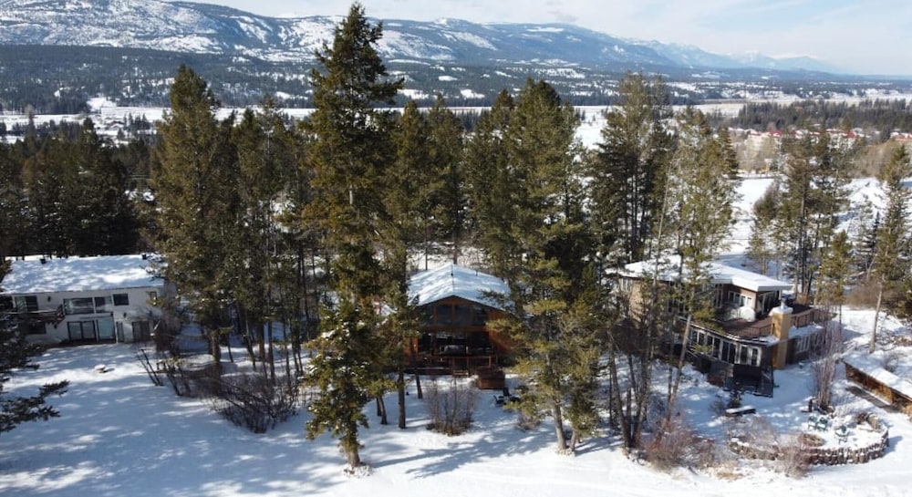 The Matterhorn No Service Fees Hottub Fire Pit