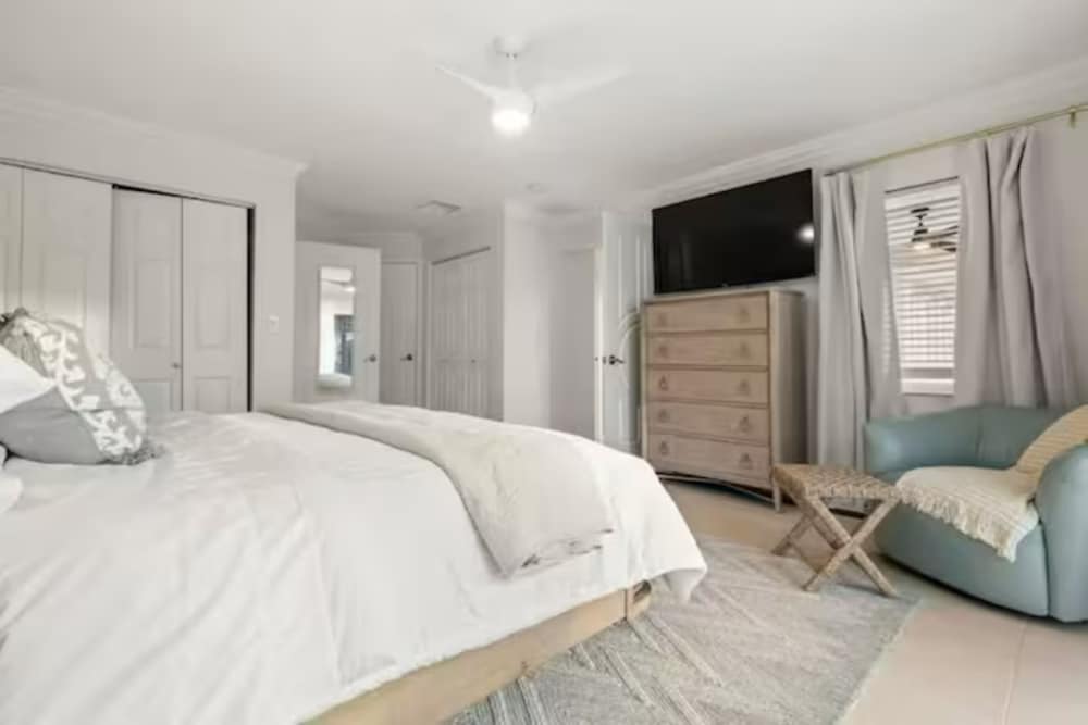 Experience The Ultimate in Luxury Living view 4