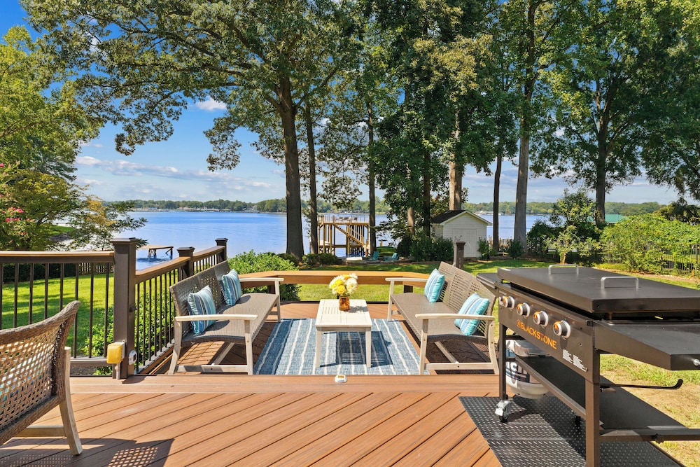 Lakefront Living W/optional Boat Rental