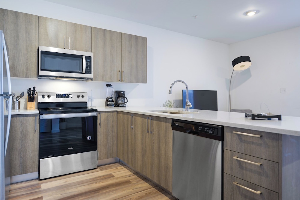 Stylish Townhouses by Design District