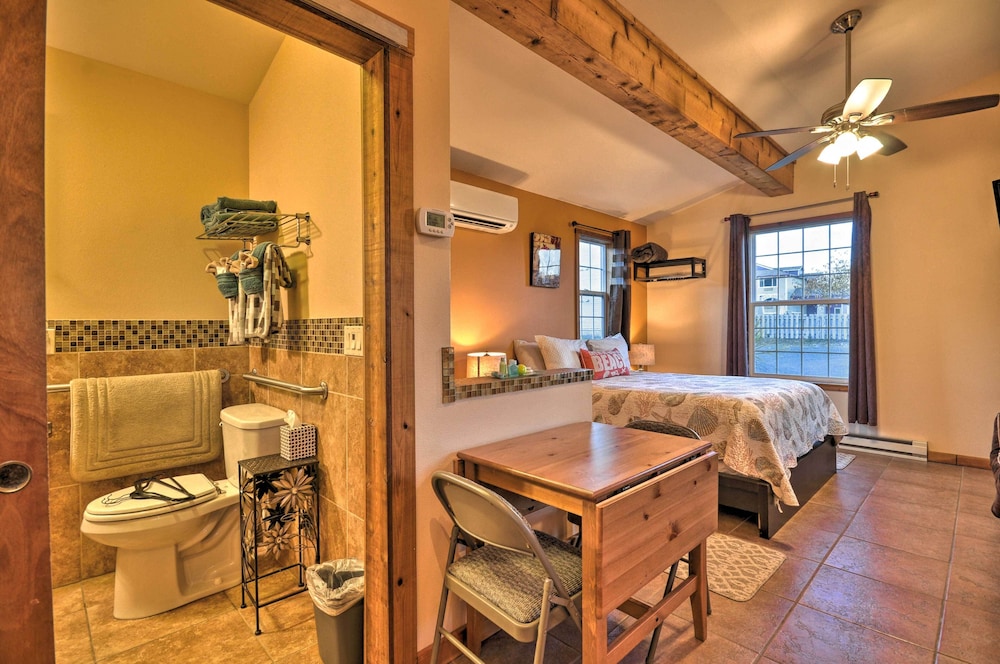 Cute Studio Abode - Steps to Long Beach Boardwalk! view 3