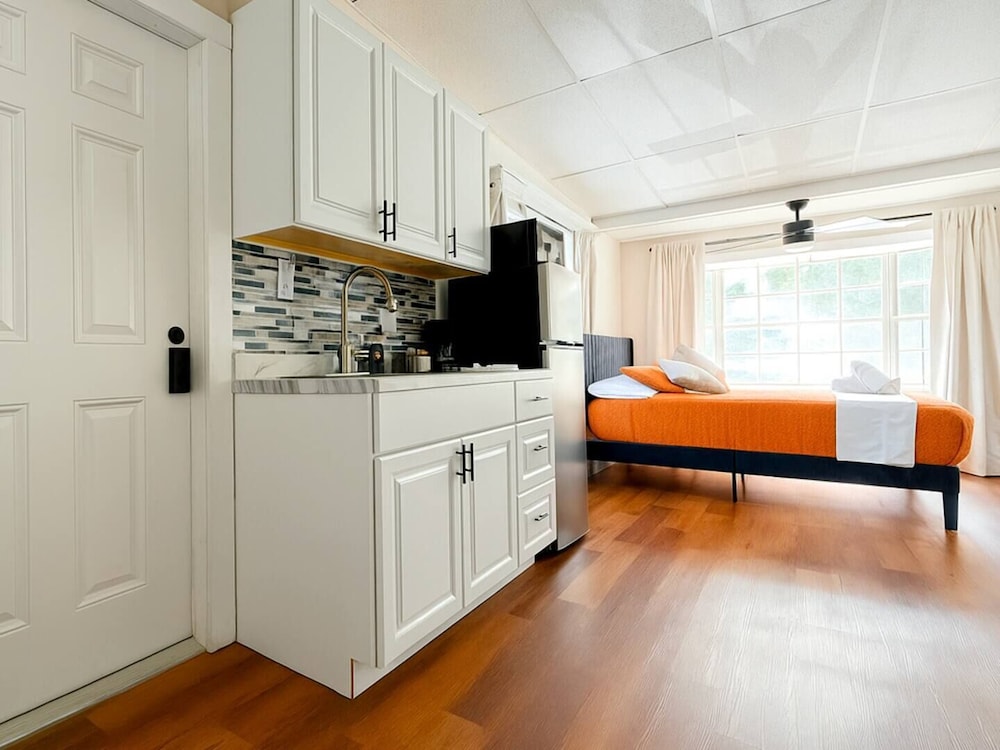 Modern Studio Escape 10min to Legoland