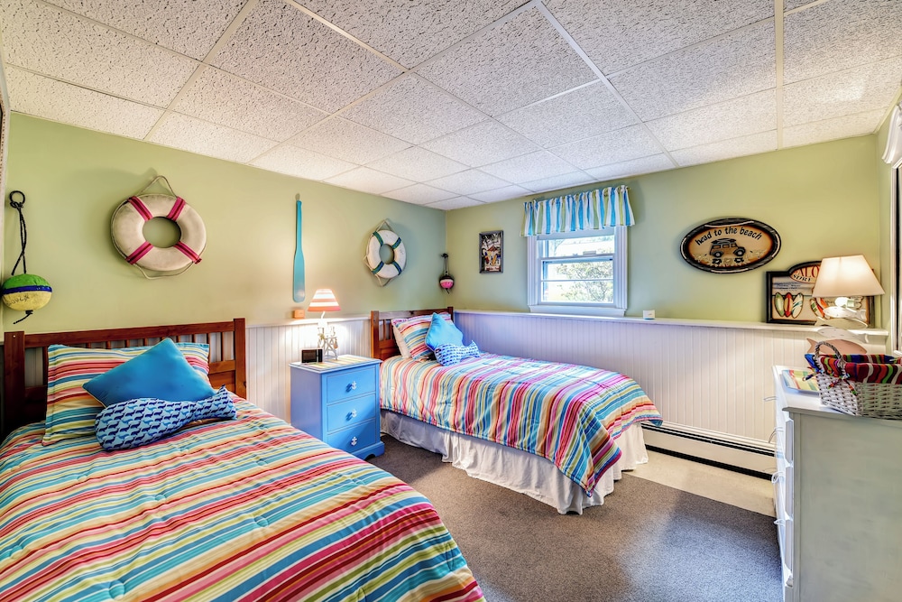 Charming East Falmouth Home: Walk to Private Beach