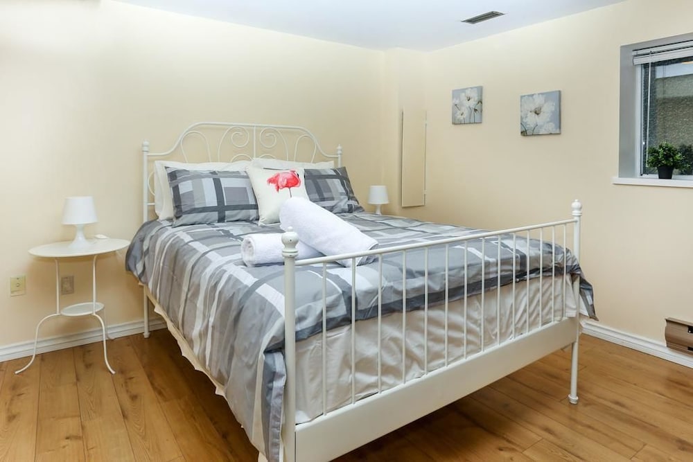 2bdr Suite UBC by Elevate Rooms view 4