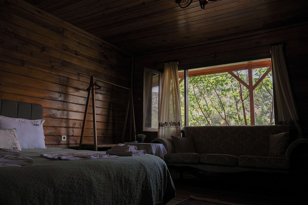 SAKLI VADİ