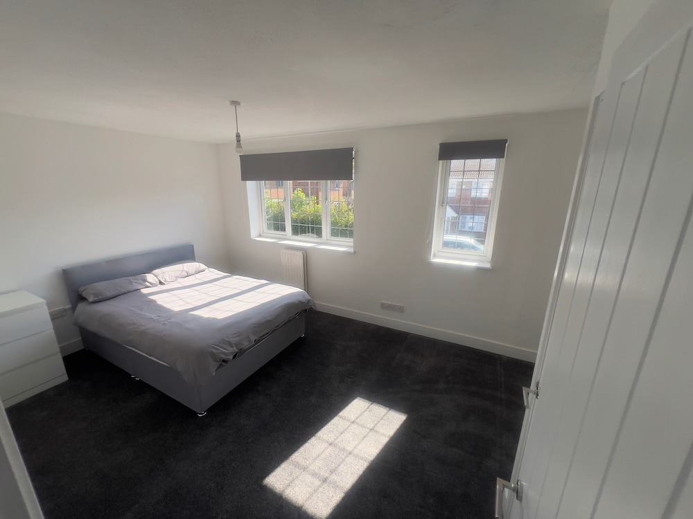 Charming Houghton Regis House With 4 Bedrooms