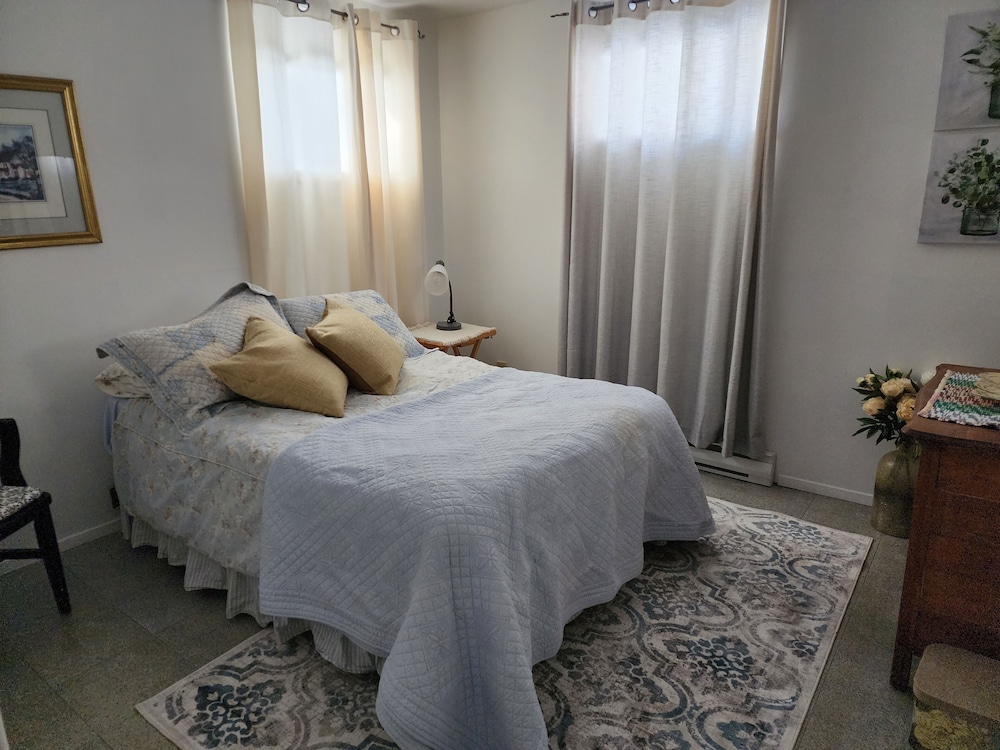 Saguenay-lac-saint-jean Getaway 3-bedroom Holiday Cottage With Garden View