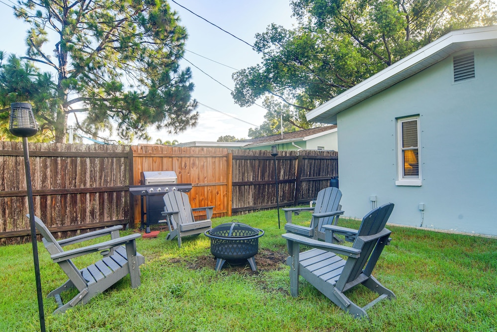 6 Mi to Clearwater Beach: Home w/ Furnished Lanai