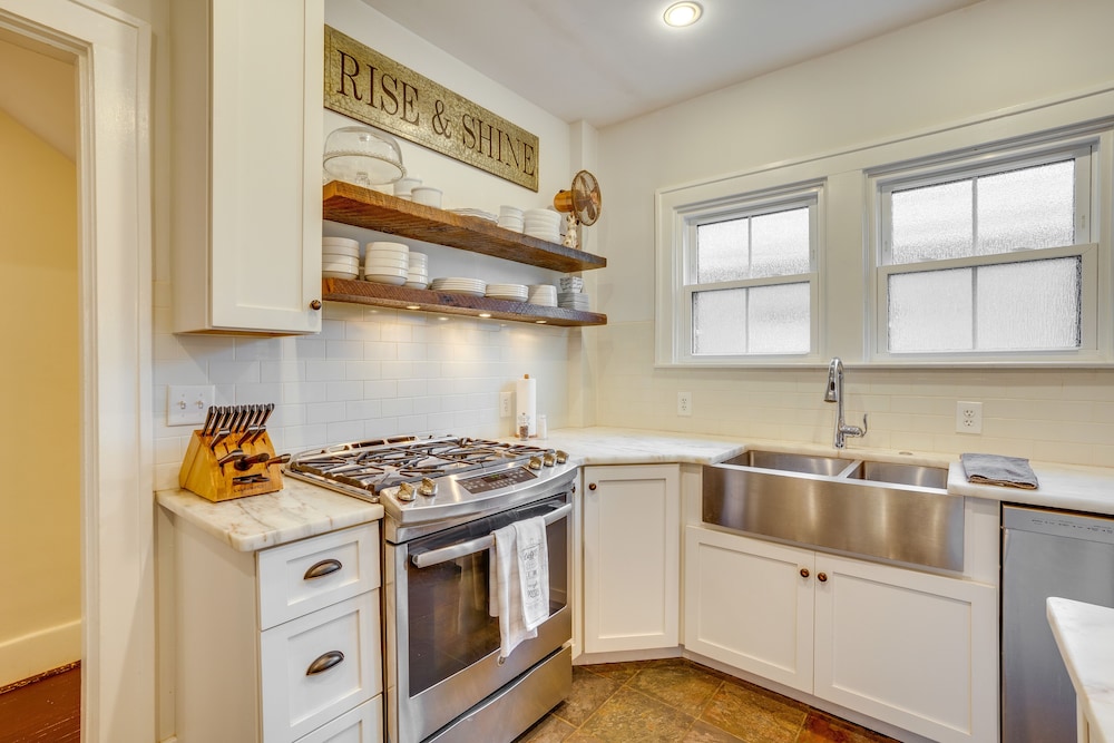 Charming Louisville Retreat w/ Patio & Fireplace!