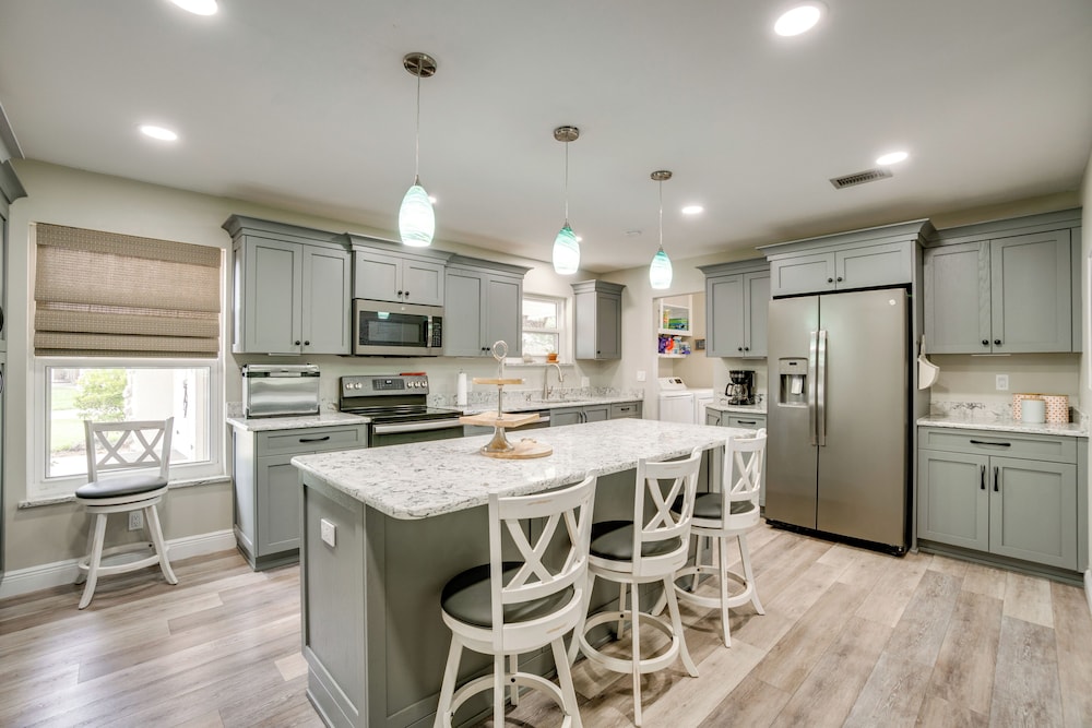 Heated Pool + Spacious Yard: Port Charlotte Escape