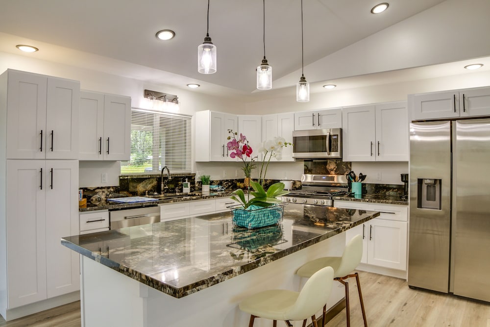 Keaau Getaway w/ Patio, 3 Mi to Shipman Beach!