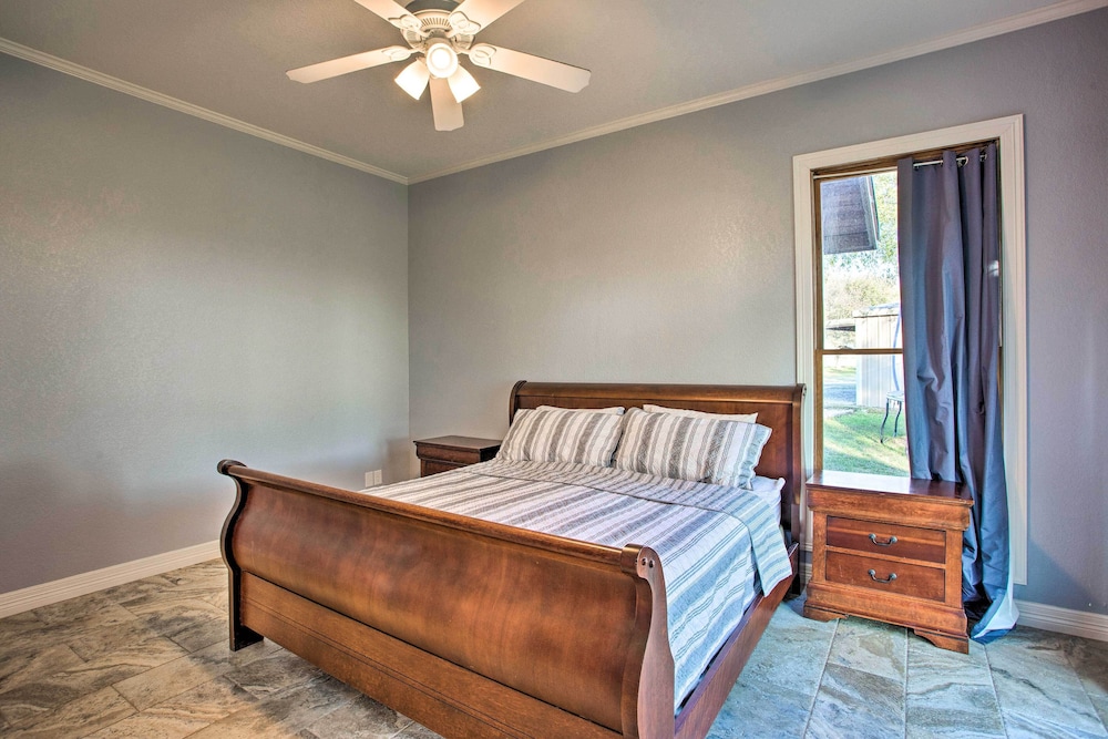 Gainesville Vacations - Charming Gainesville Retreat: Barn, Horses Welcome - Property Image 2