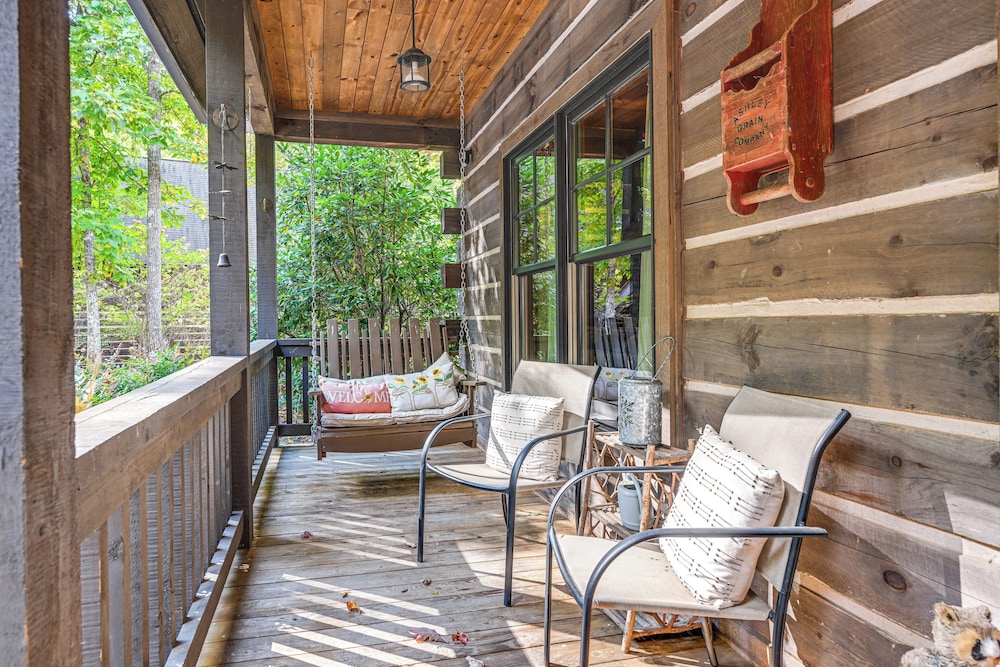 Hot Tub & Fire Pit: Getaway Near Nantahala Gorge! view 4