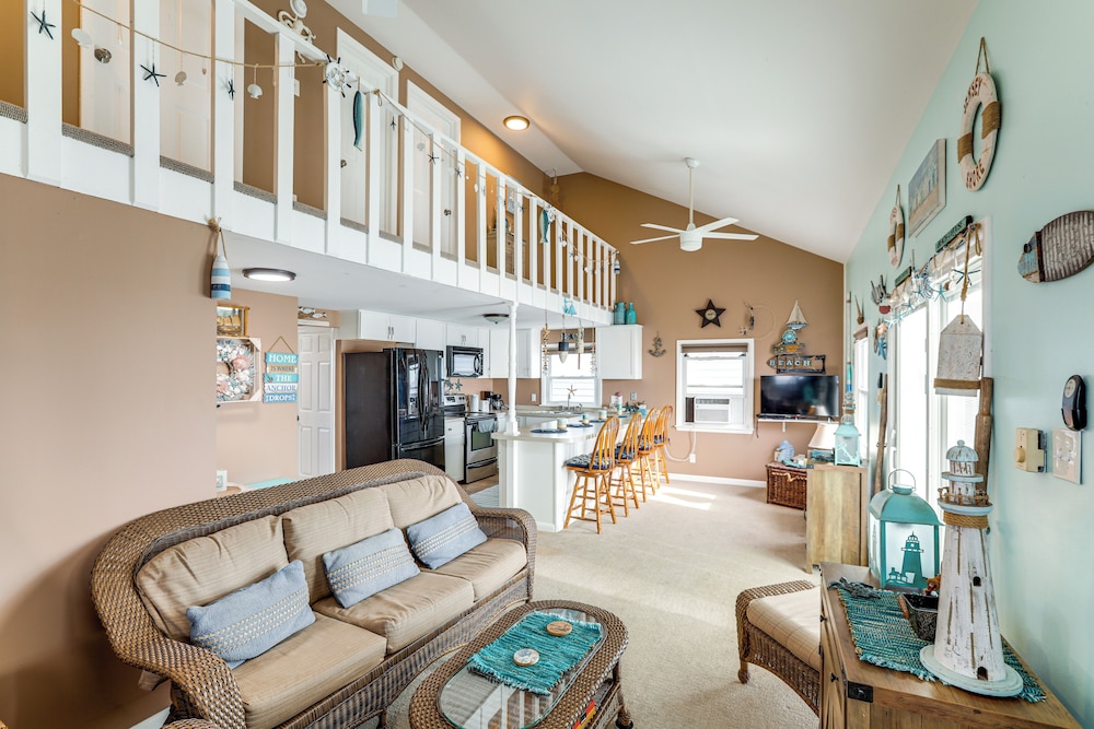 Walk to Public Beach: Bayfront Jersey Home w/ View