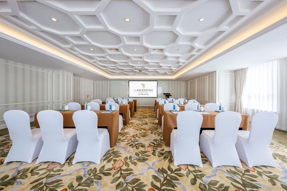 NARADA RESORT SHANGHAI HOTEL Disney Store