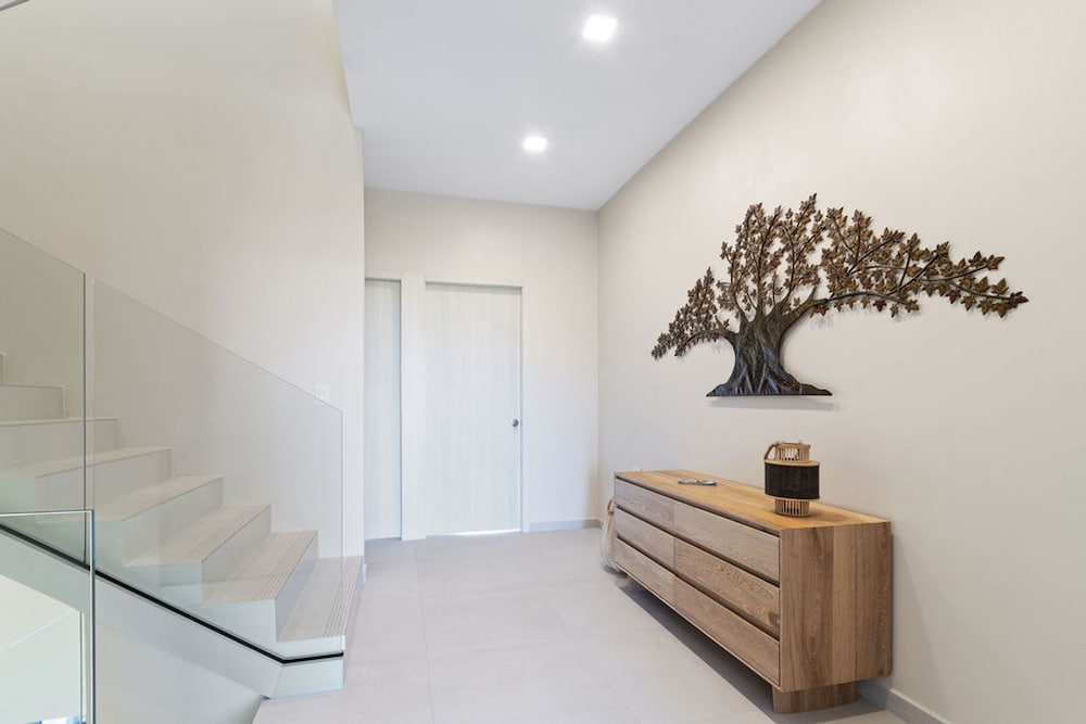 High-end Villa Walk to Beach Pool Ocean View