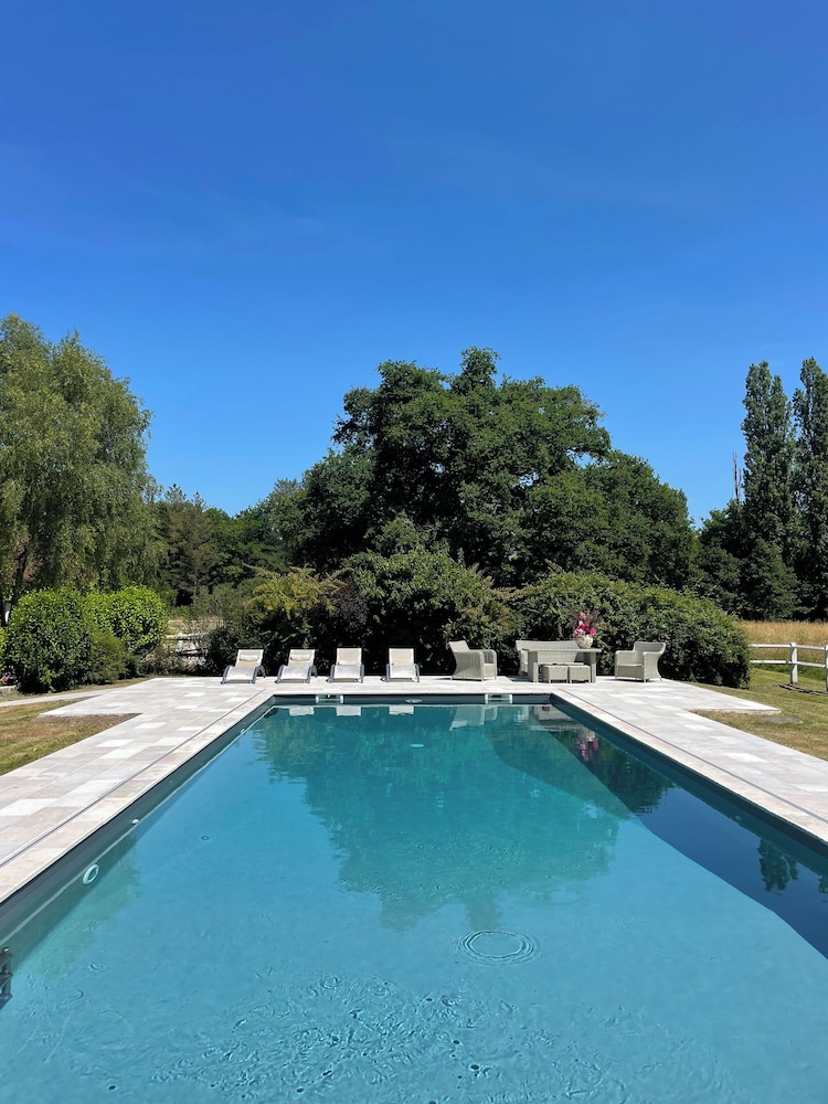 Maison piscine & tennis partagés