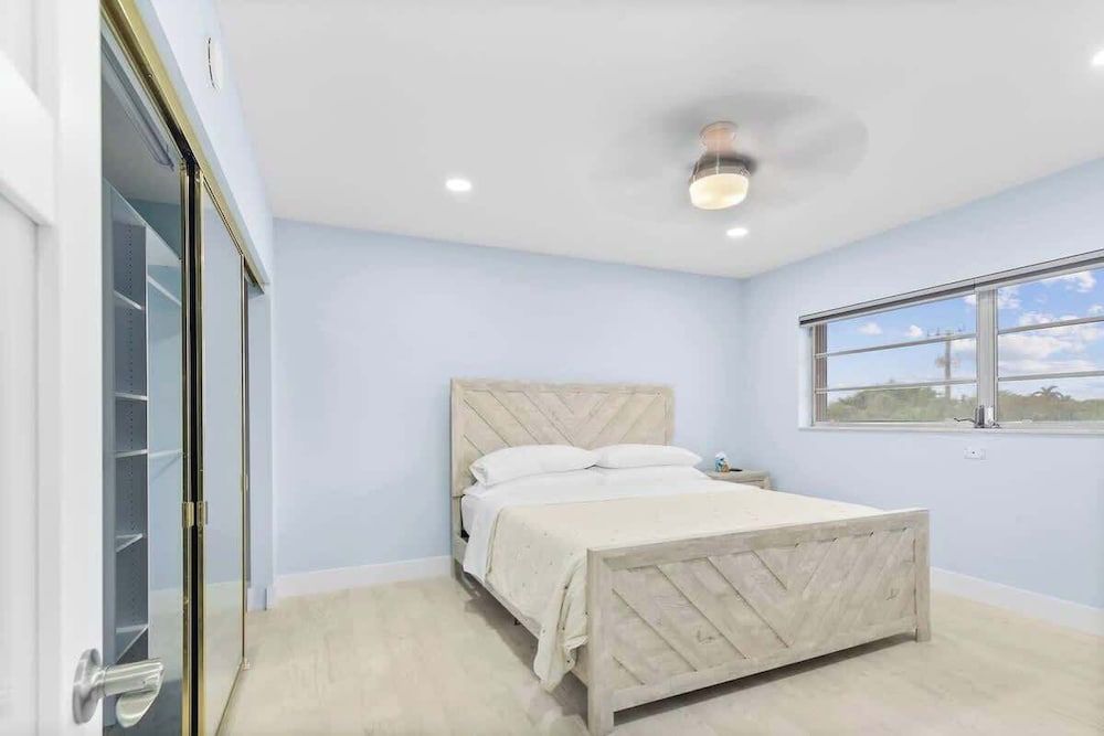 Colonial Manor Condos - Fort Lauderdale