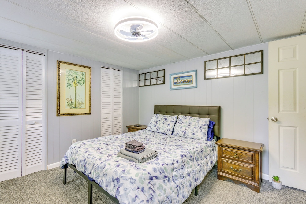 1 Mi to Sands Beach: Walkable Island Home w/ Yard!