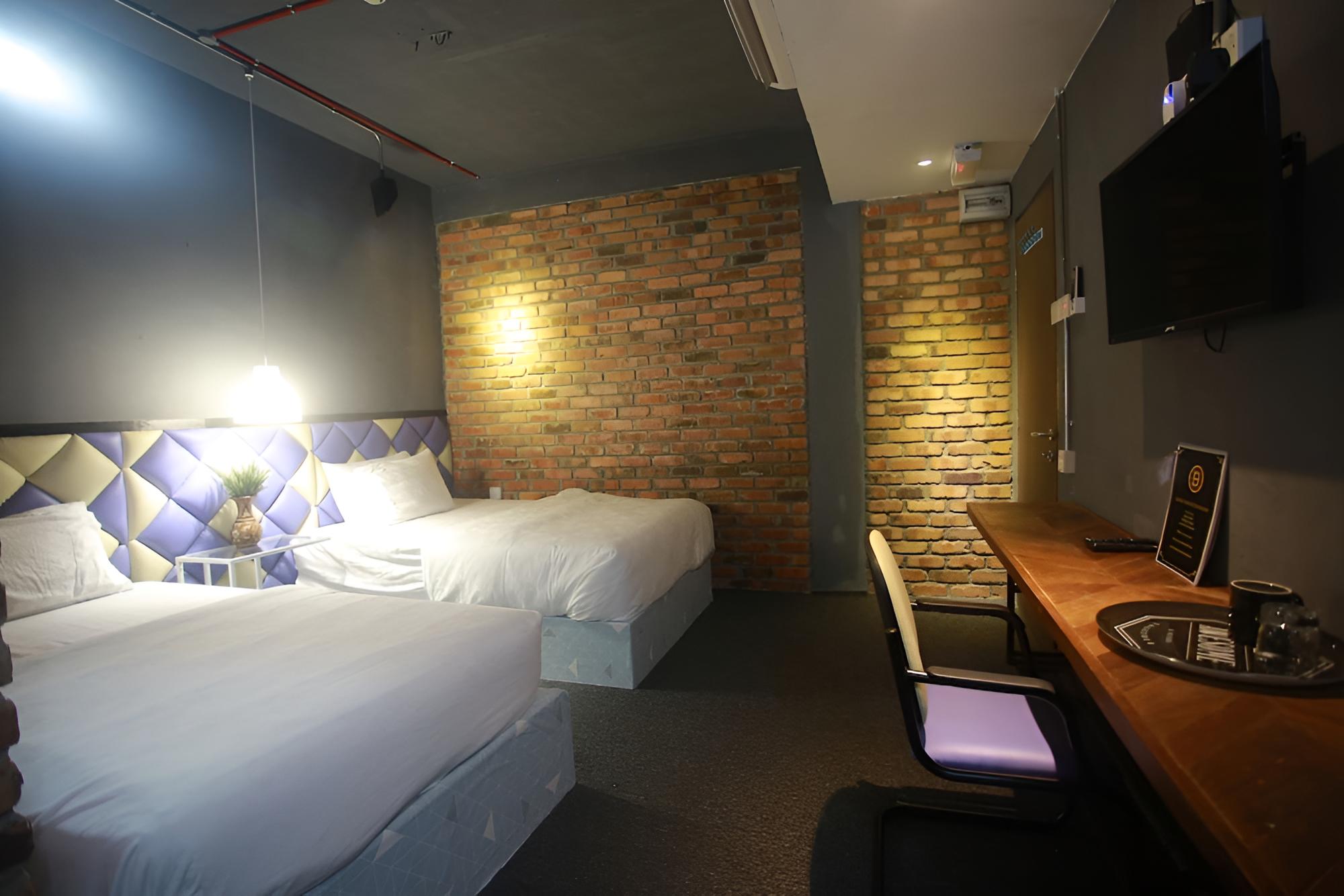 Bunker Hotel & Restaurant