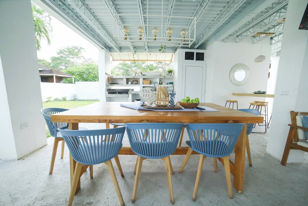 Elegant Chalet 2 Minutes From the Beach Ideal Families