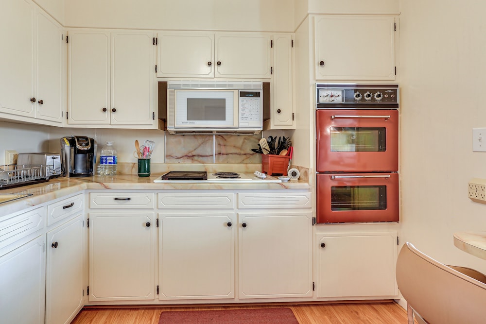Walk to Marina: Family Home w/ Yard in Kingston
