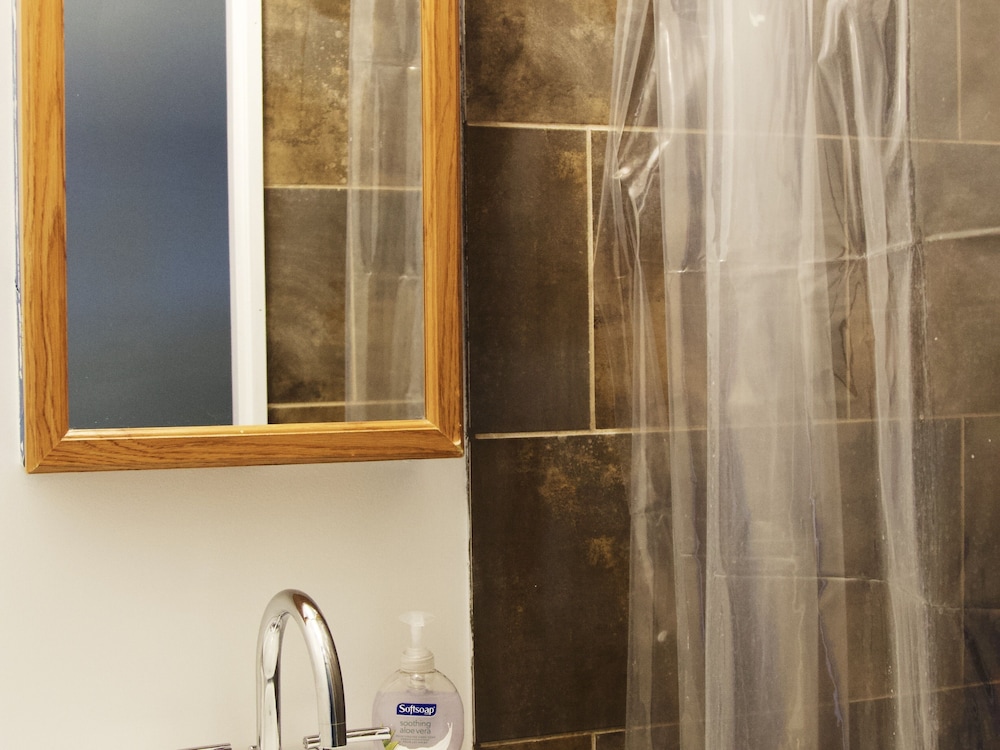 The Melva Inn - Harlem