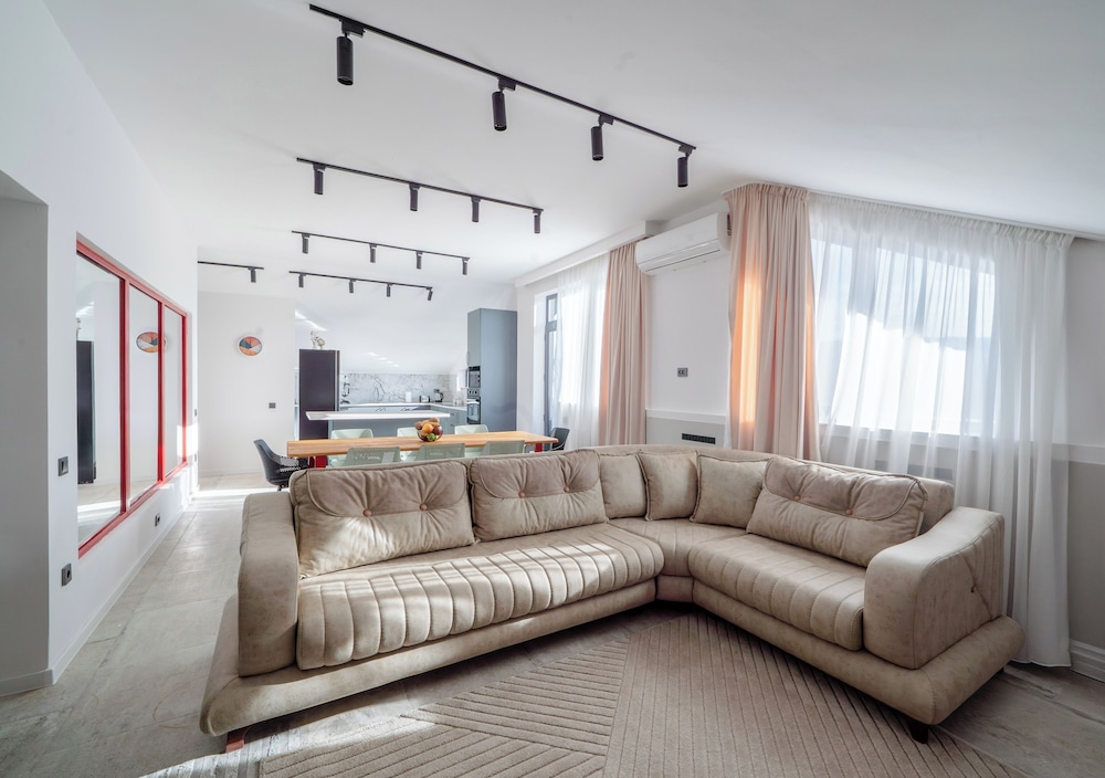 Niabi 3BDR Mansard