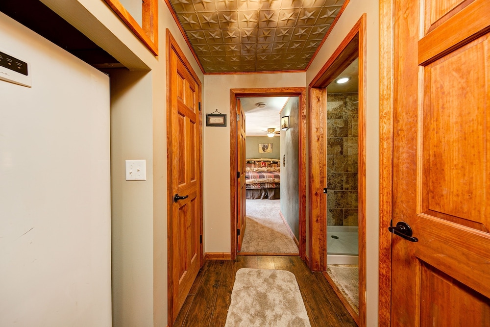 Longs Peak Cabin - Monthly Long-term Vacation Rental 30 Days -- Estes Park 3 Bedroom Cabin by RedAwning - Property Image 47