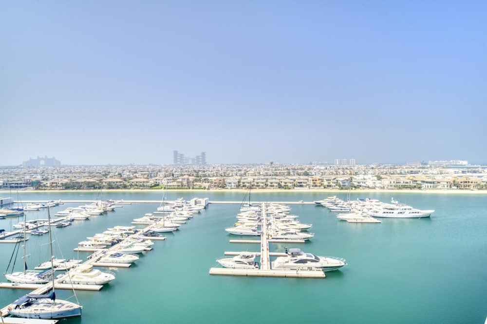 Waterfront Sea View Apt w Wow Factor on The Palm