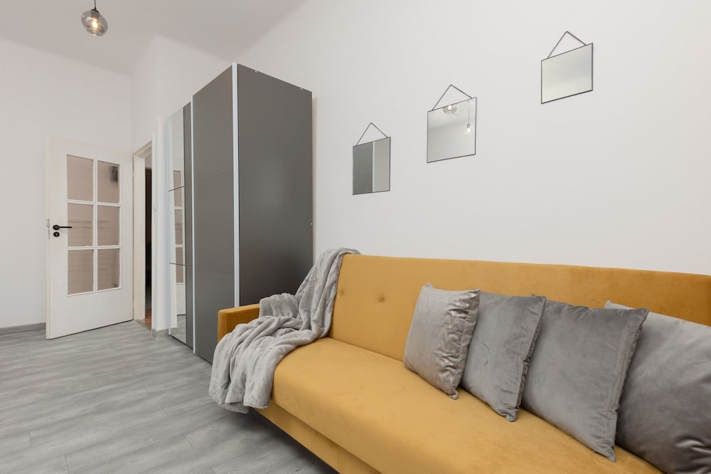 Warsaw Mickiewicza Apartment by Renters view 4
