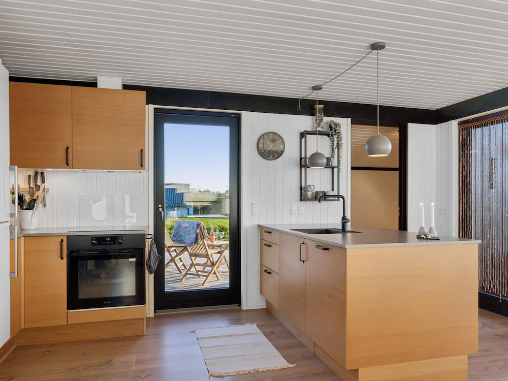 5 Star Holiday Home in Ronde