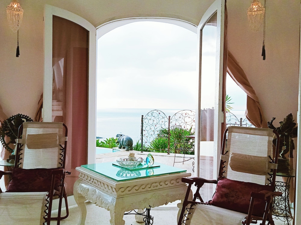 VistaMonti Private Villas