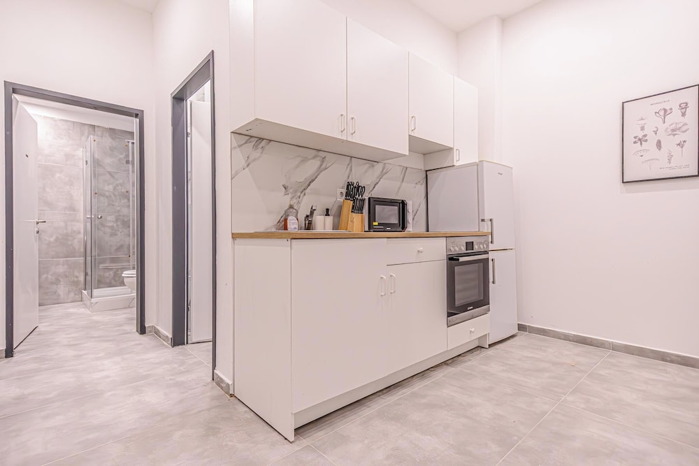 4BR Apt for 10P Walk to Westbahnhof