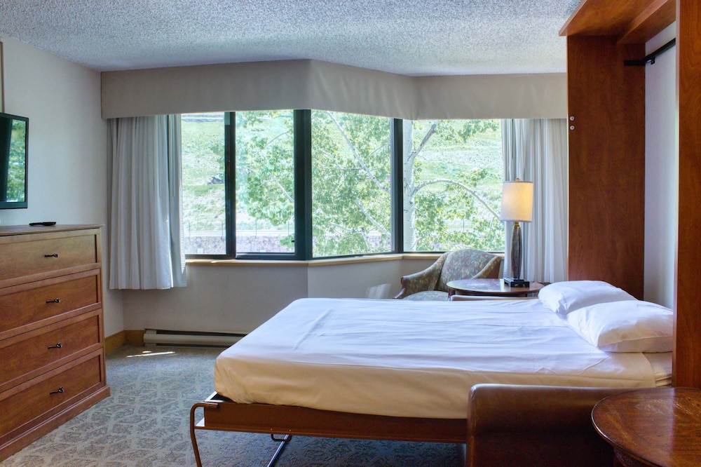 The Grand Lodge by Traverse Hospitality (No Resort Fees)